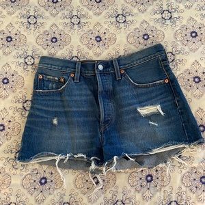 NWOT Levi’s cutoff jeans shorts